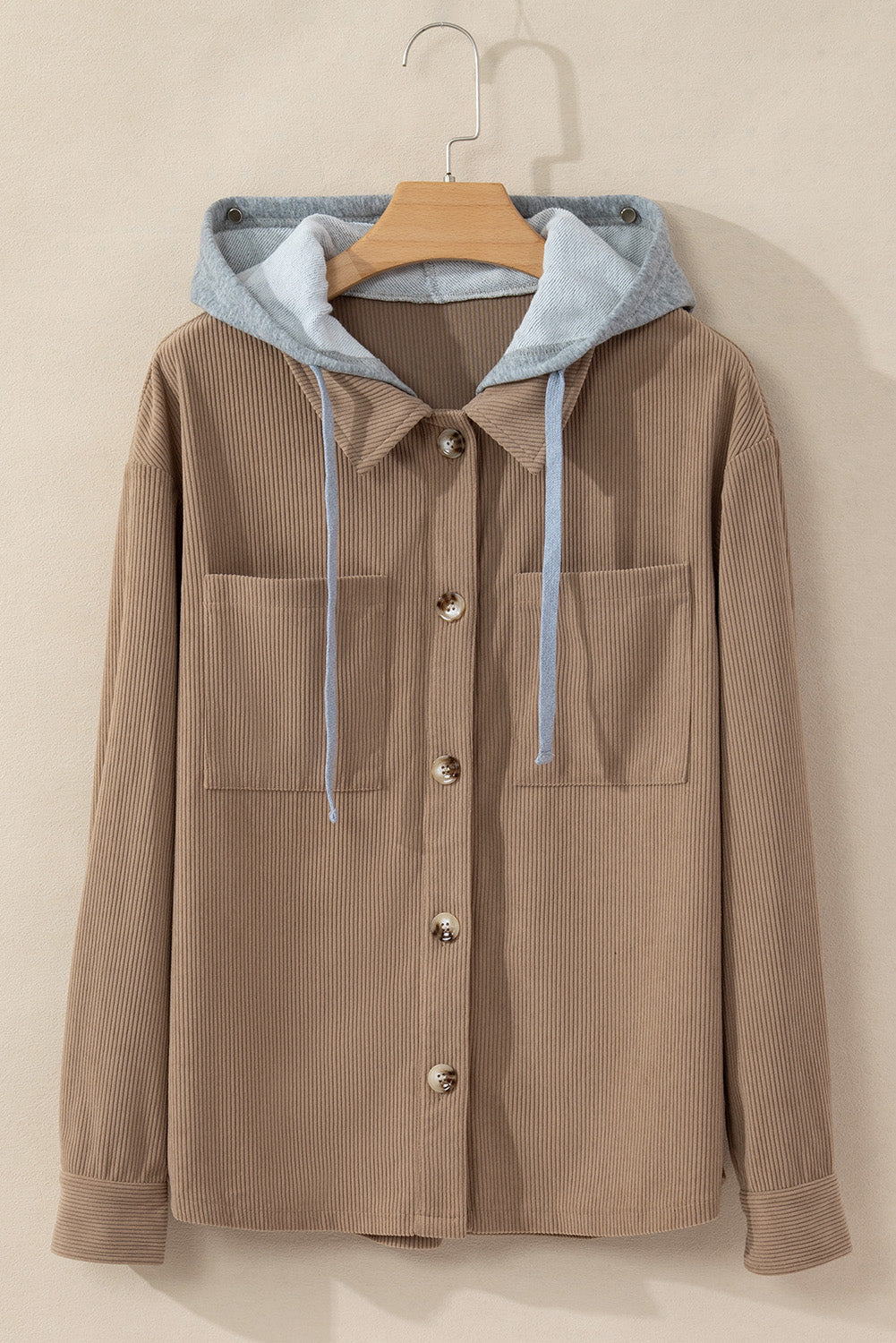 Chaqueta camisa de pana con capucha, cordón ajustable y bolsillos, color caqui claro