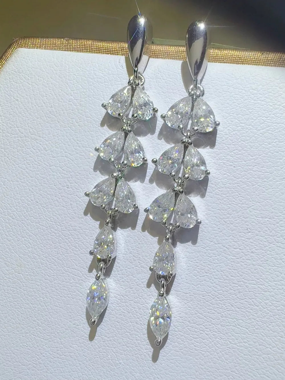 Pendientes de barra de plata de ley 925 con moissanita de 6 quilates
