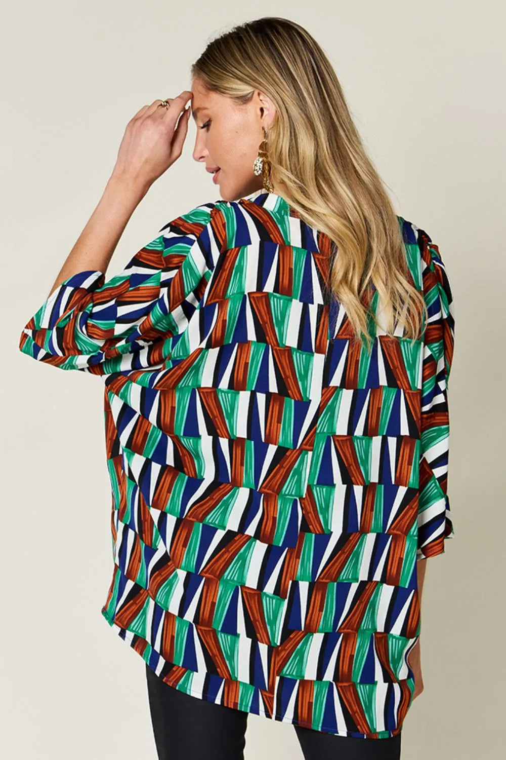 Top de manga dolman con muescas y estampado geométrico "Double Take" de talla grande