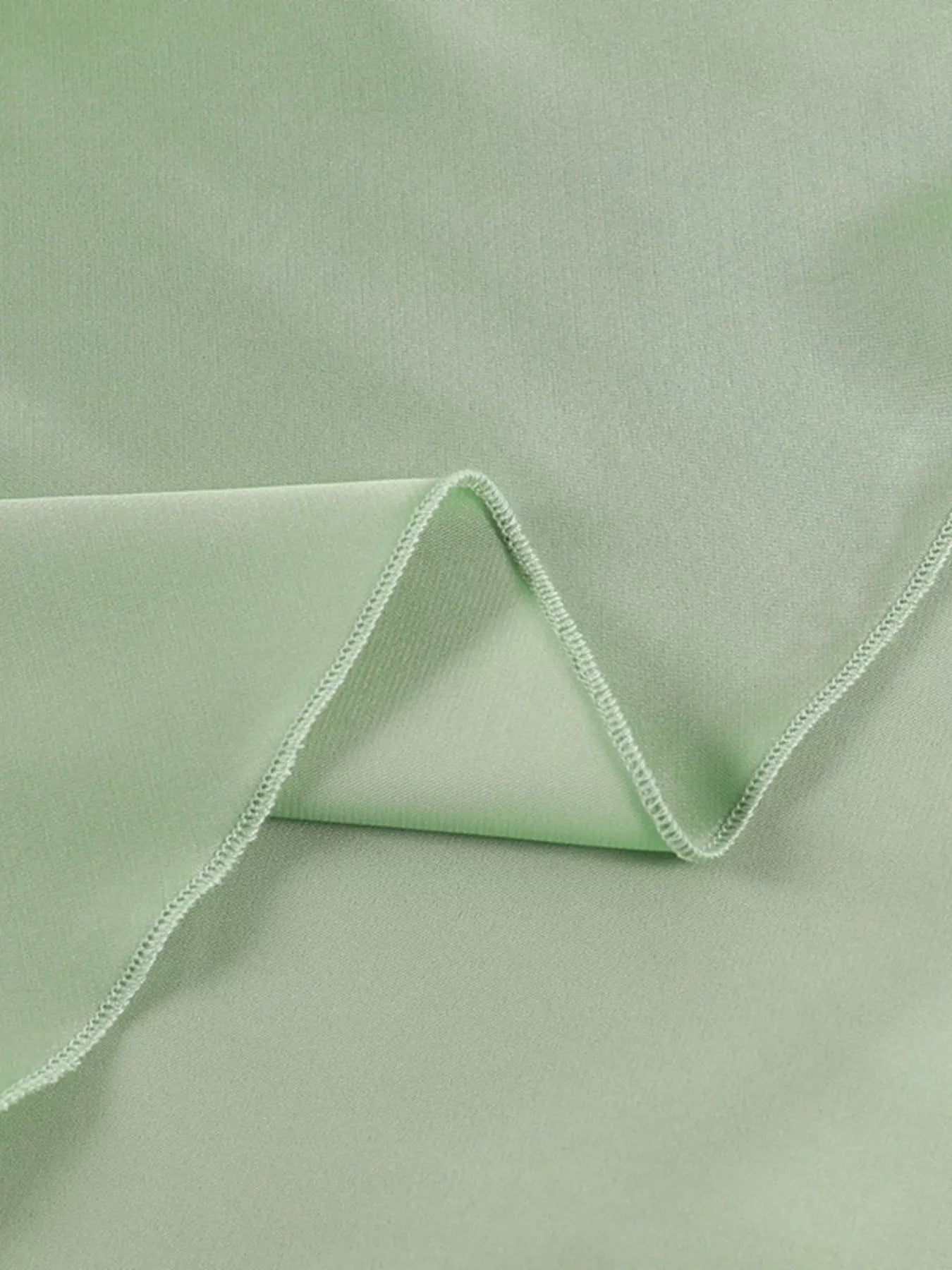 Vestido camisero sin espalda con volantes y capas