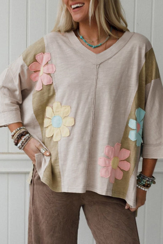 Camiseta extragrande de manga con pulsera, costura expuesta y parches de flores verdes