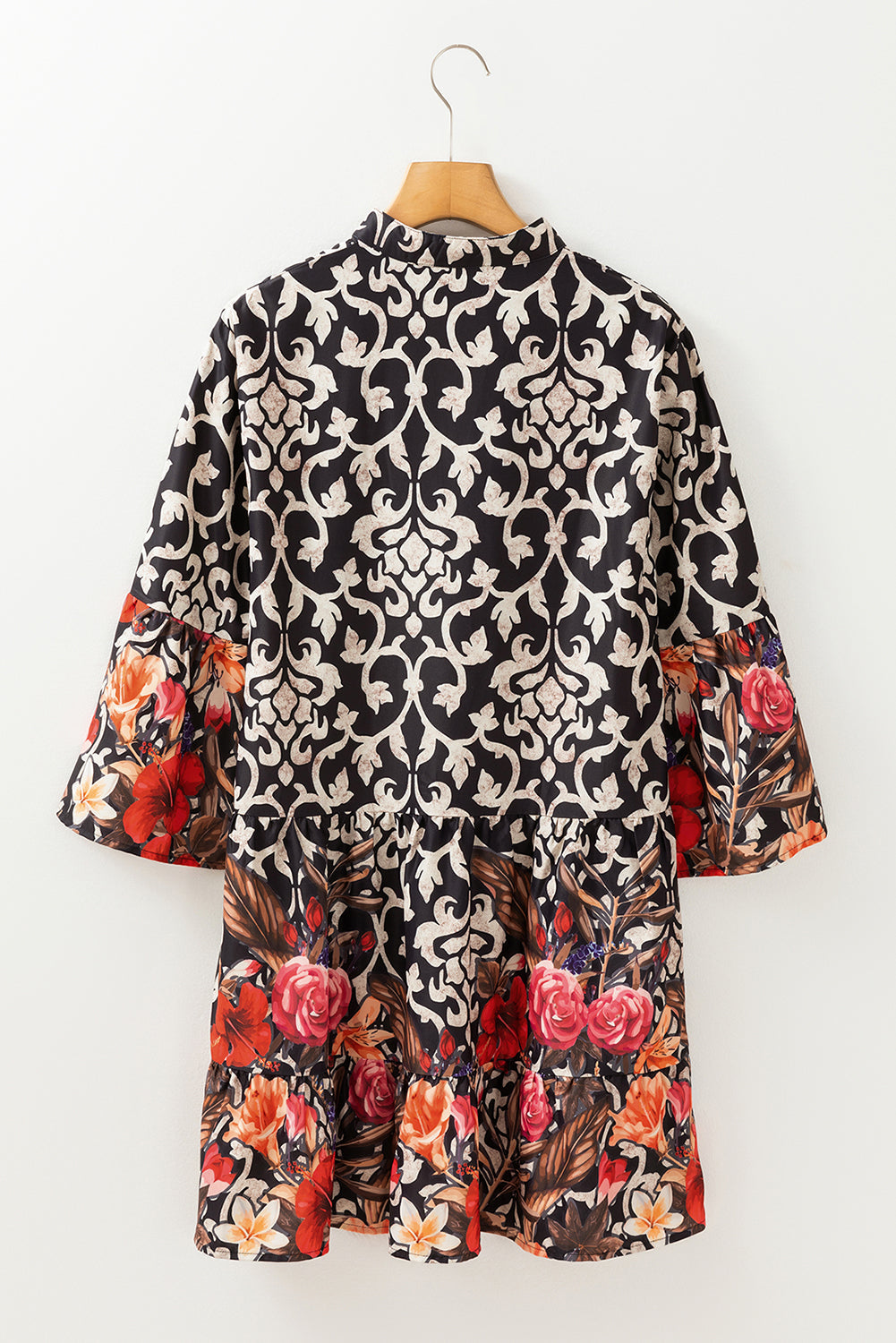 Vestido acampanado con estampado floral retro y cuello dividido