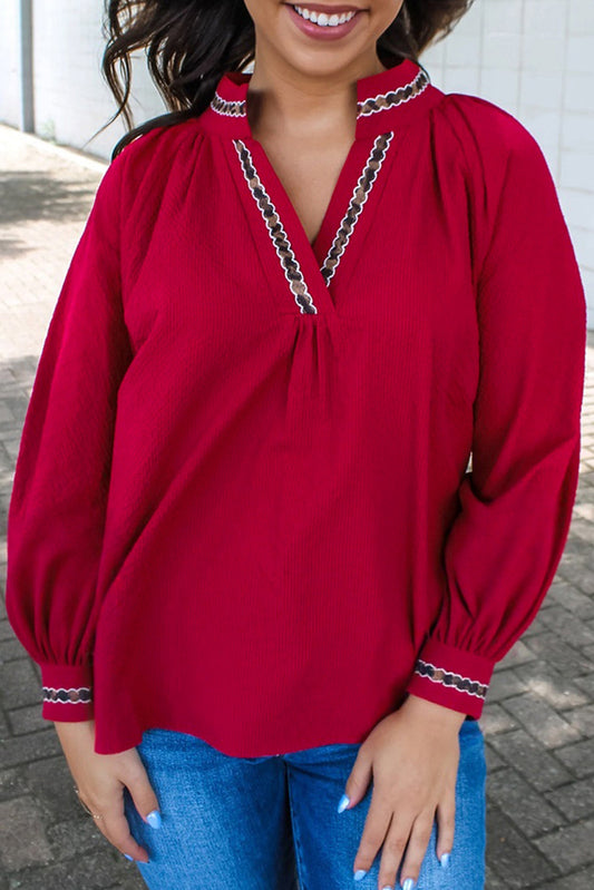 Blusa texturizada con cuello en V y estampado de jacquard de leopardo rojo de carreras