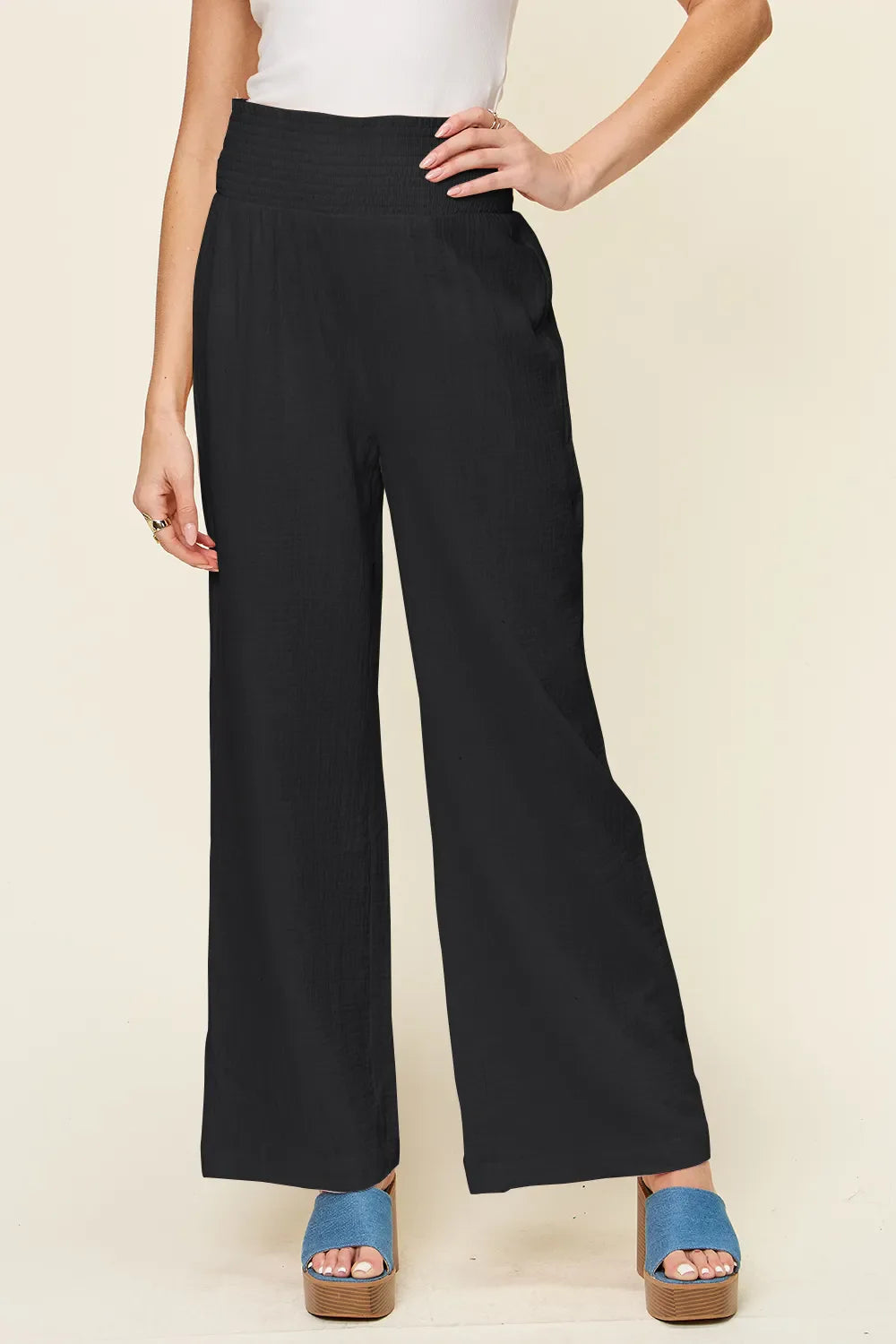 Pantalones anchos con cintura smock y textura de Double Take