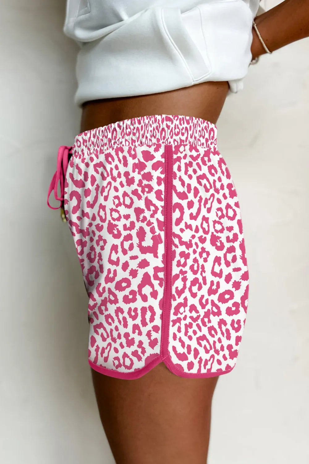 Pantalones Cortos con Cordón Estampado de Leopardo – Ajuste Cómodo y con Estilo Vea la tabla de tallas en “más detalles”