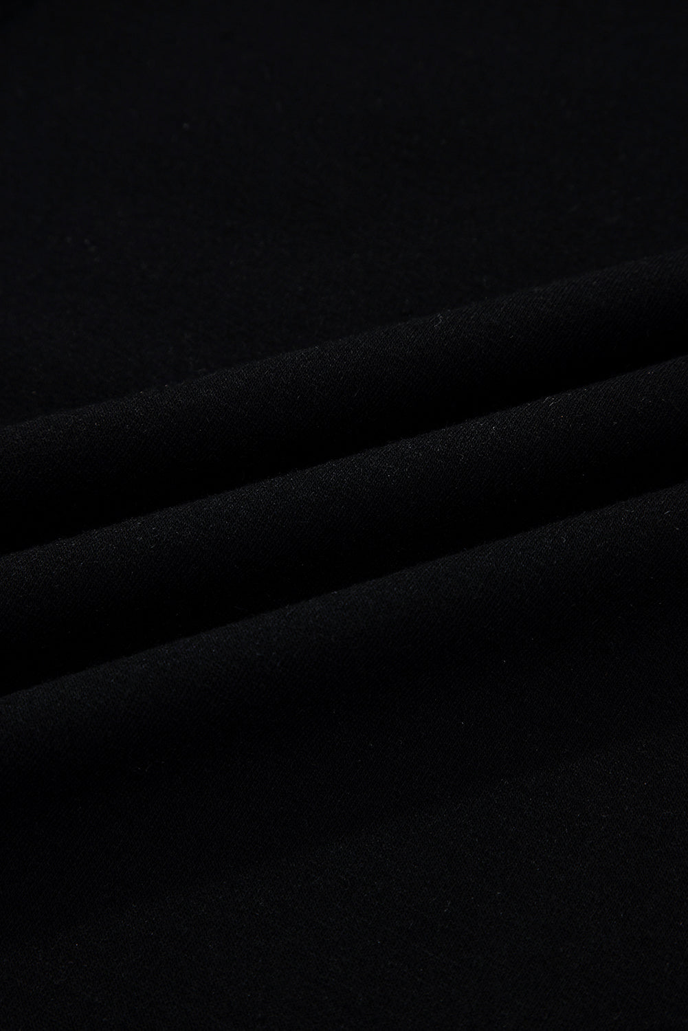 Top de manga larga con cuello, bloques de color y ribete festoneado negro