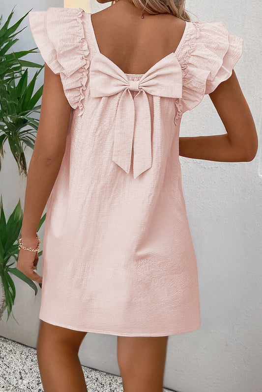 Minivestido rosa claro texturizado con mangas mariposa, escote cuadrado y lazo en la espalda
