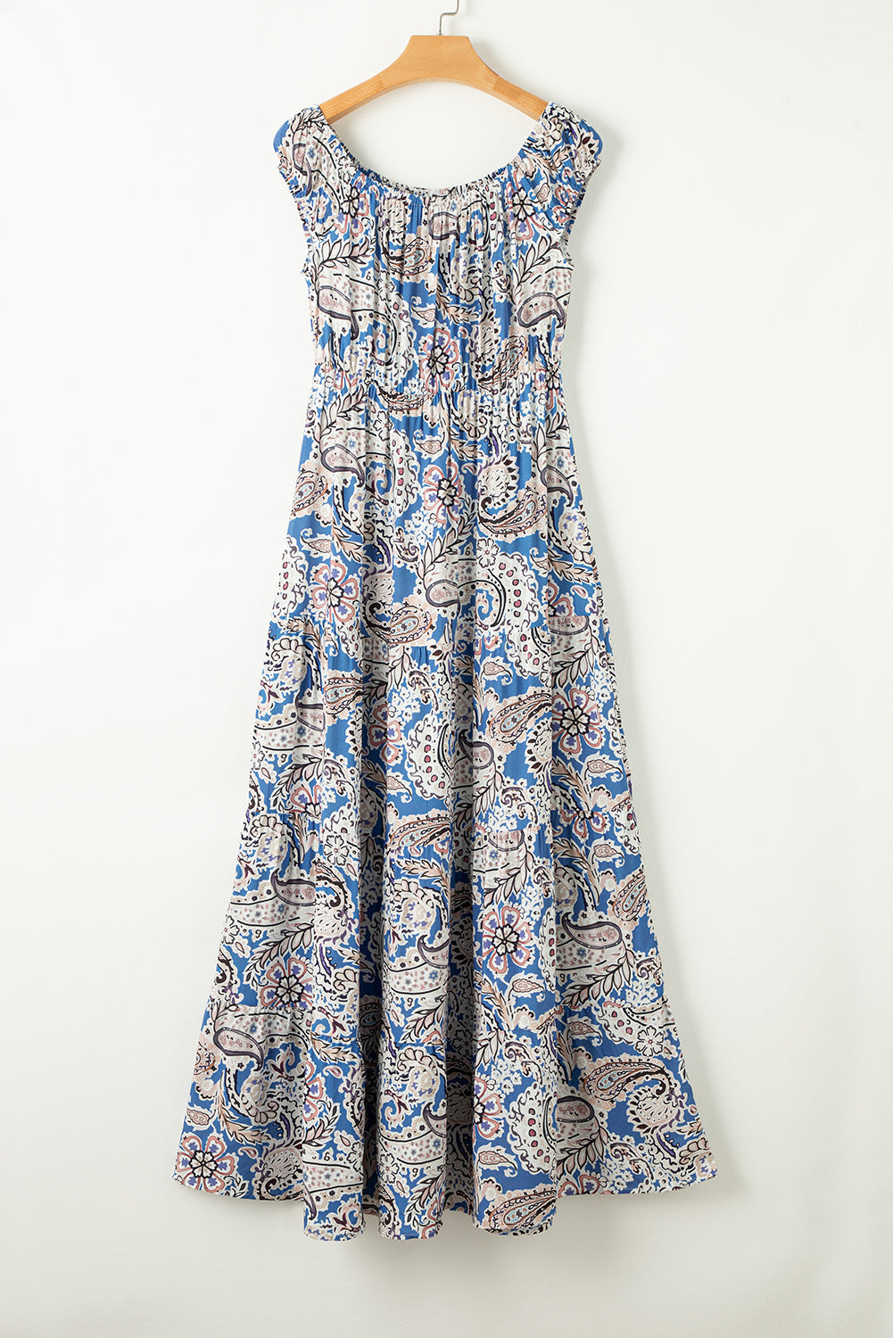Vestido largo maxi con estampado paisley bohemio azul y hombros descubiertos