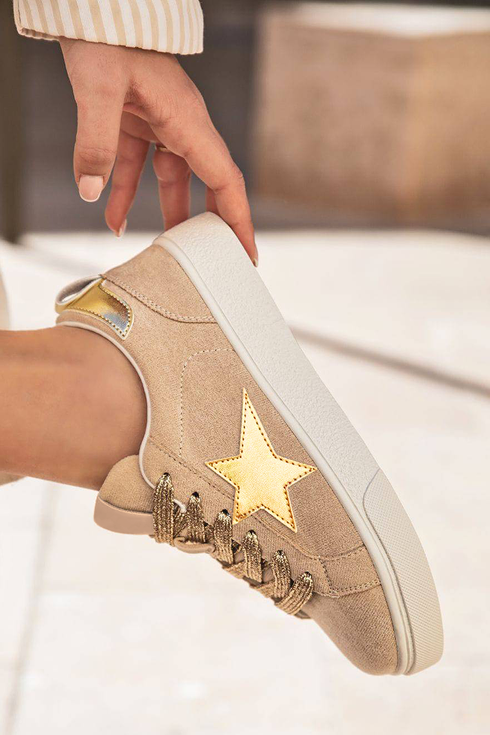 Zapatos con cordones con parche de estrella de lentejuelas plateadas