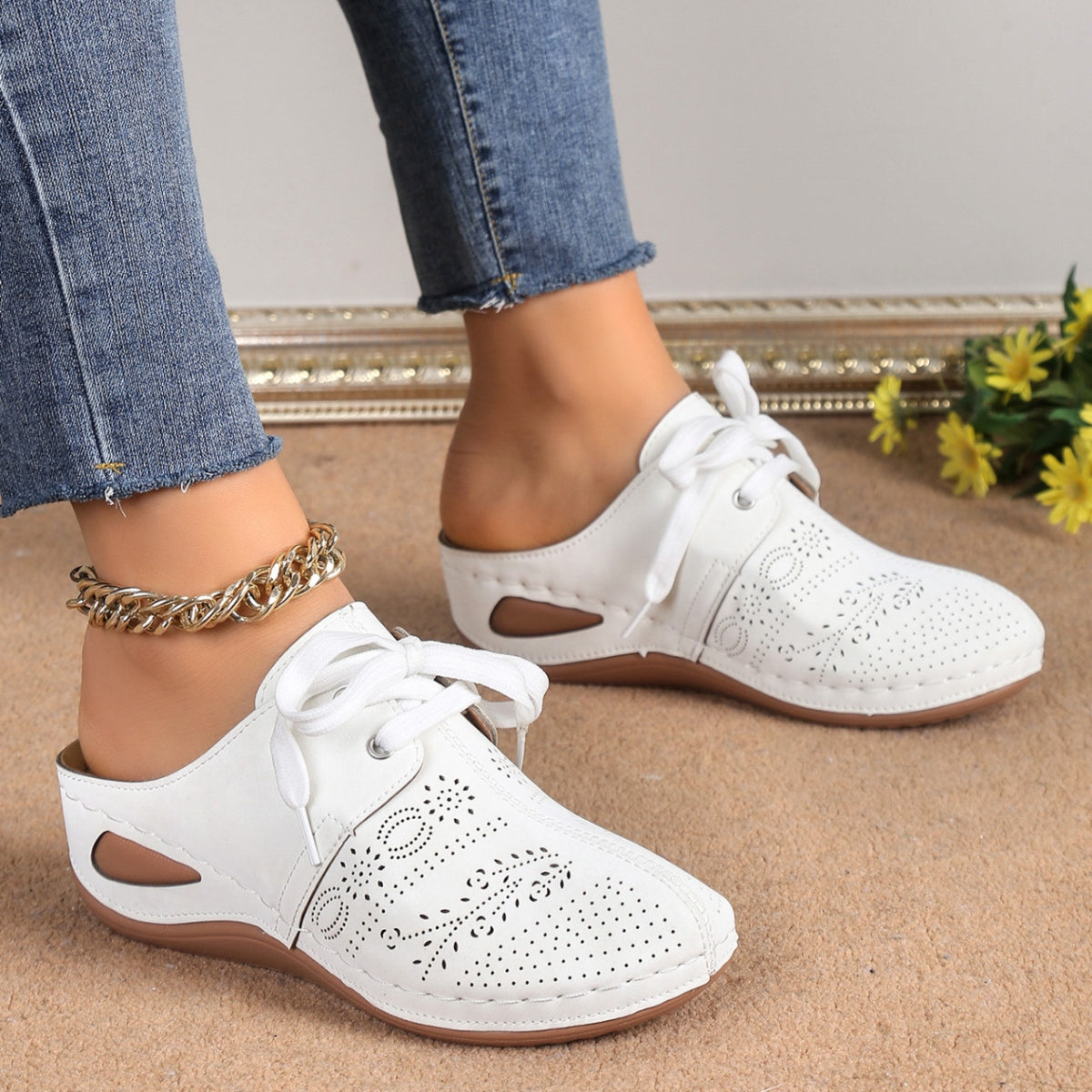 Sandalias de cuña con cordones y punta redonda