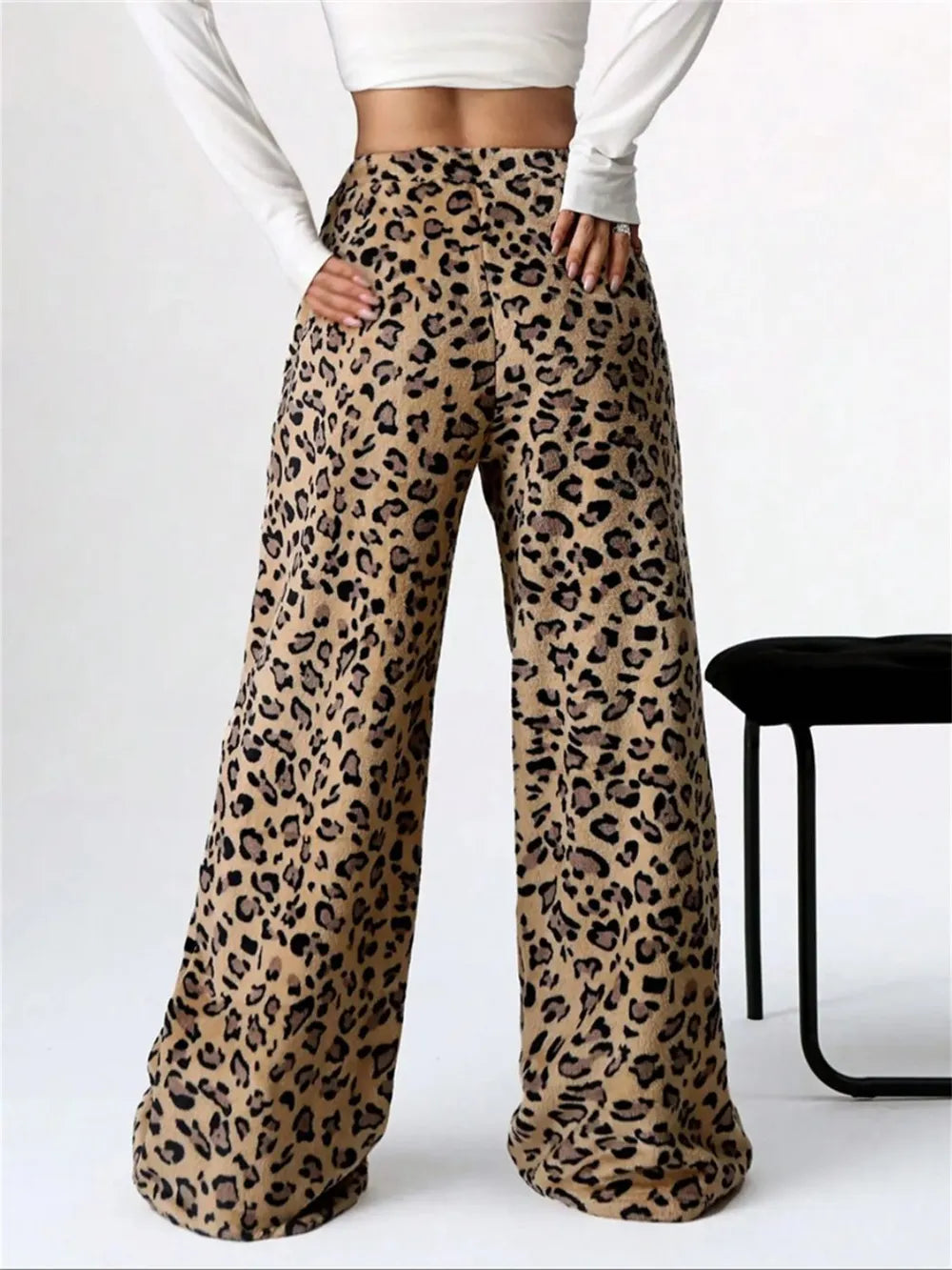 Pantalones de felpa anchos con estampado de leopardo