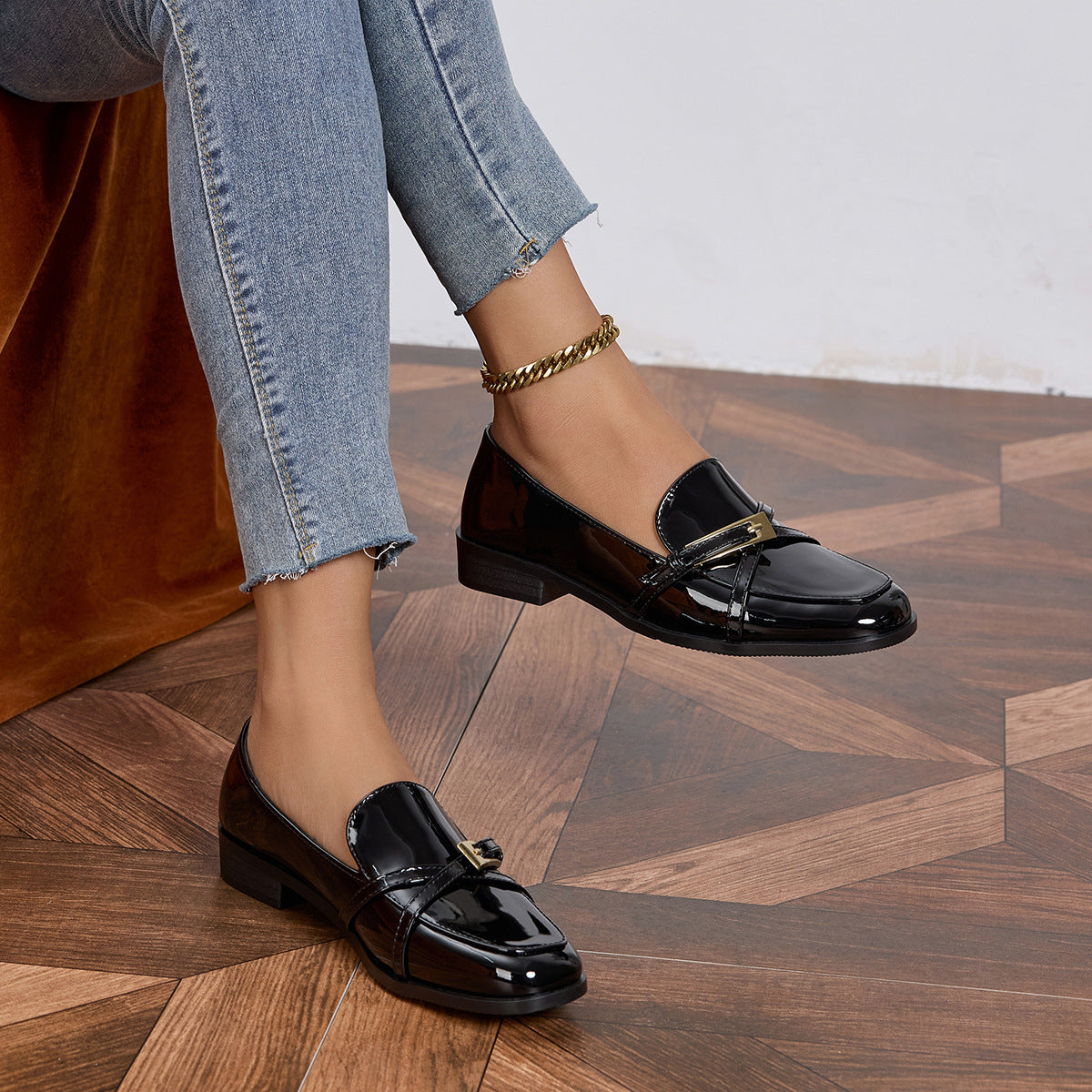 Zapatos de charol con punta cuadrada para mujer