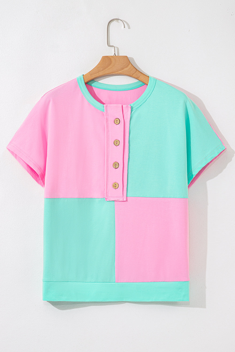 Camiseta Henley de manga corta con bloques de color verde menta y medio abotonado