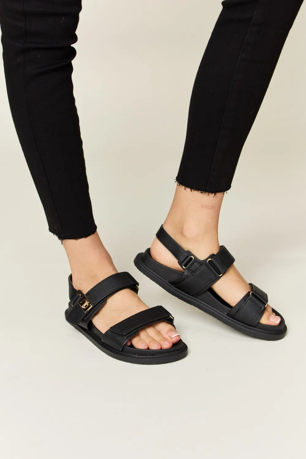 Sandalias WILD DIVA con talón descubierto de doble tira de velcro