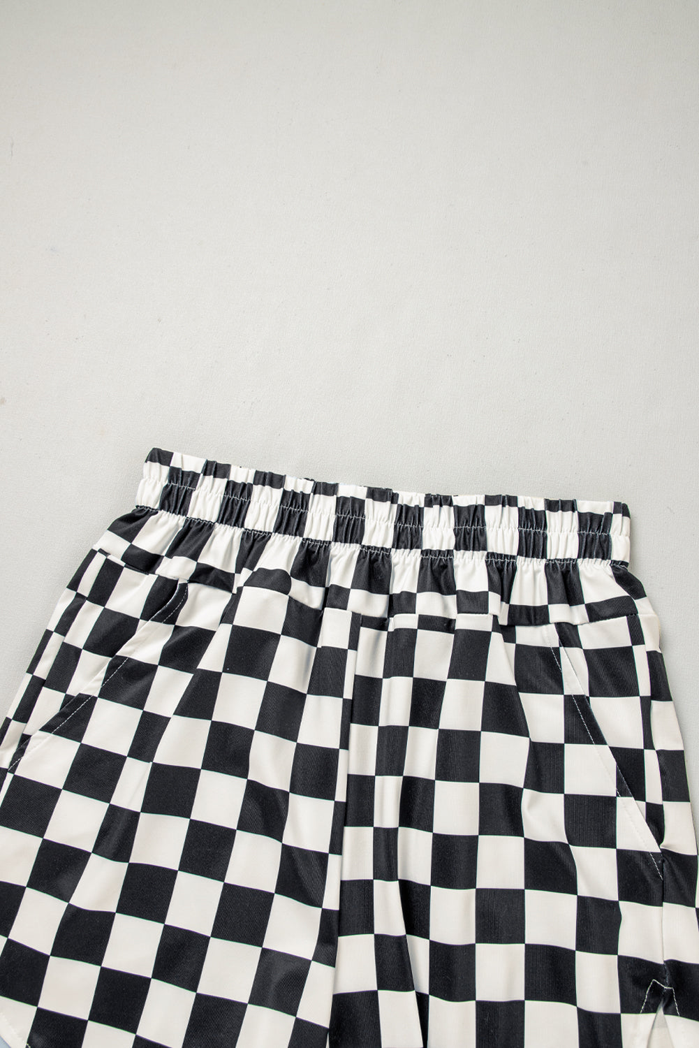Shorts casuales de talle alto con estampado a cuadros negros
