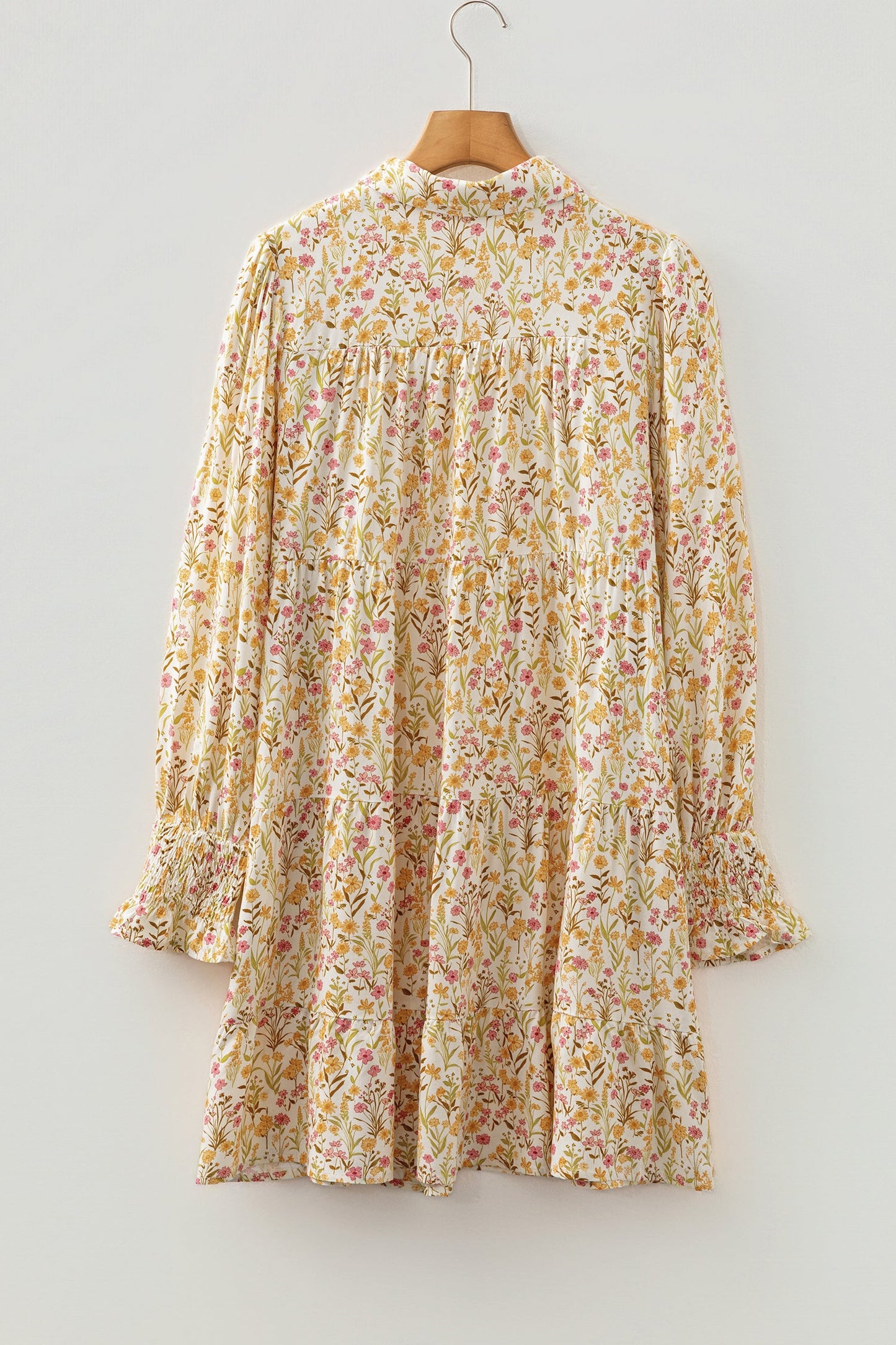 Vestido Camisero Holgado de Manga Larga con Estampado Floral Amarillo, Ribetes Volantes y Puños Fruncidos