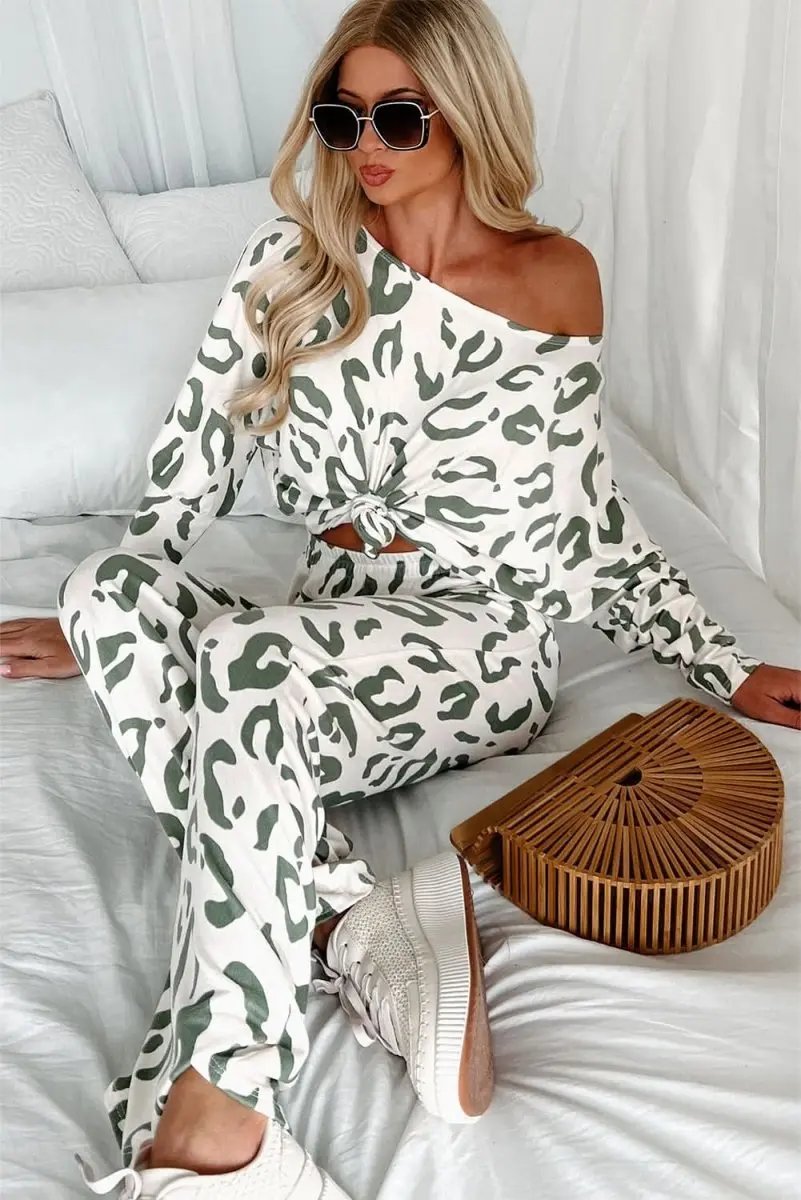 Pants Love Salve Beige Leopard Loungewear Women's Pajama Set: Soft, Comfy