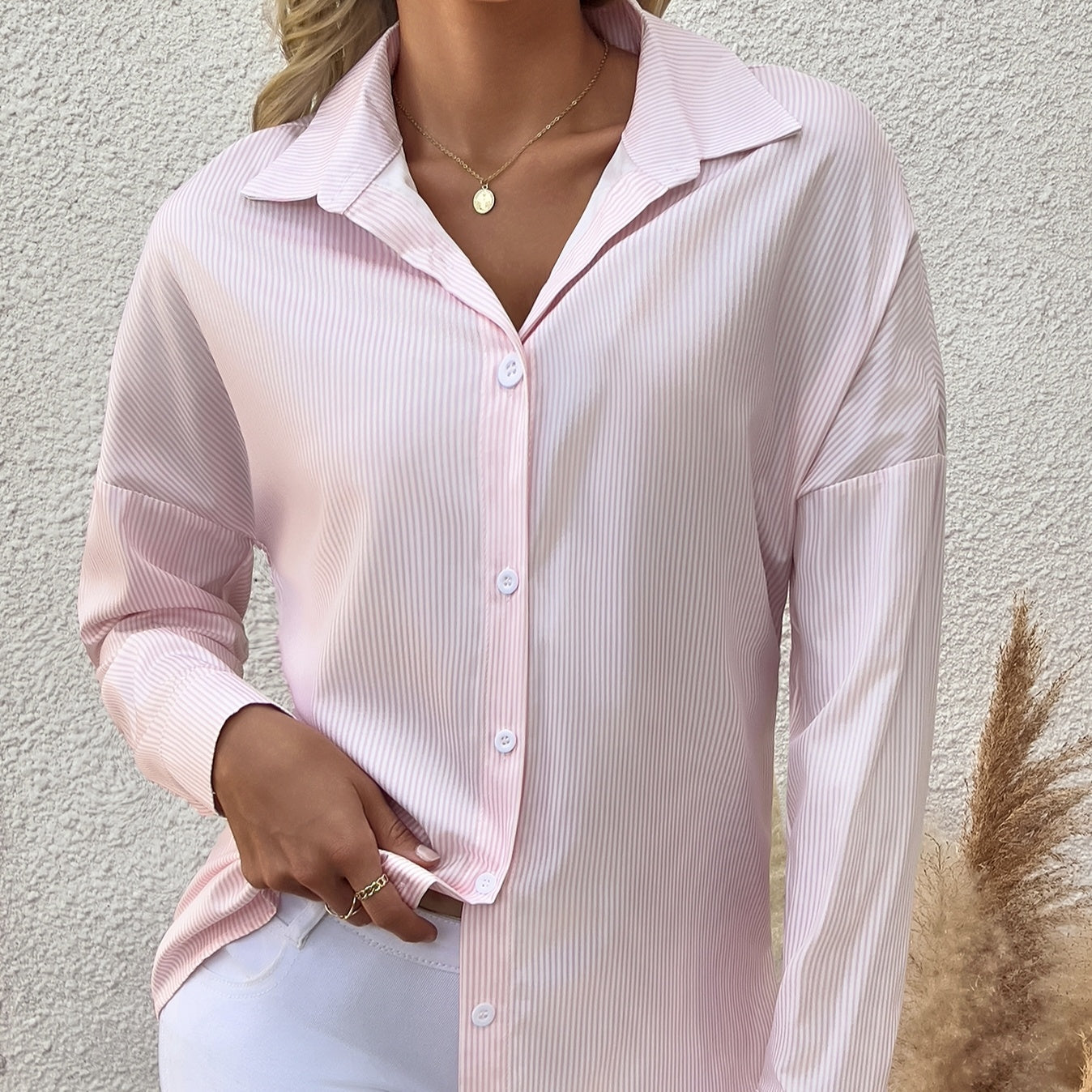 Camisa blusa de mujer a rayas con solapa y manga larga
