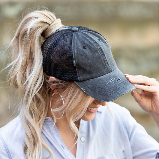 Gorro tipo moño despeinado desgastado