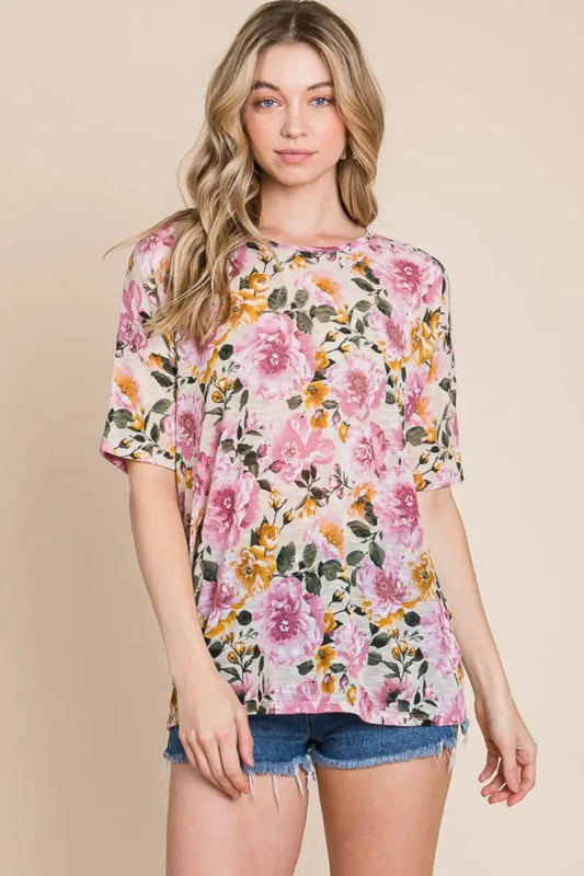 Pantalones cortos: Camiseta casual con cuello redondo y estampado floral para mujer de Trendsi - Top suave y cómodo