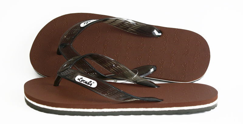 Chancletas con diseño de rayas de la marca Locals Stripe