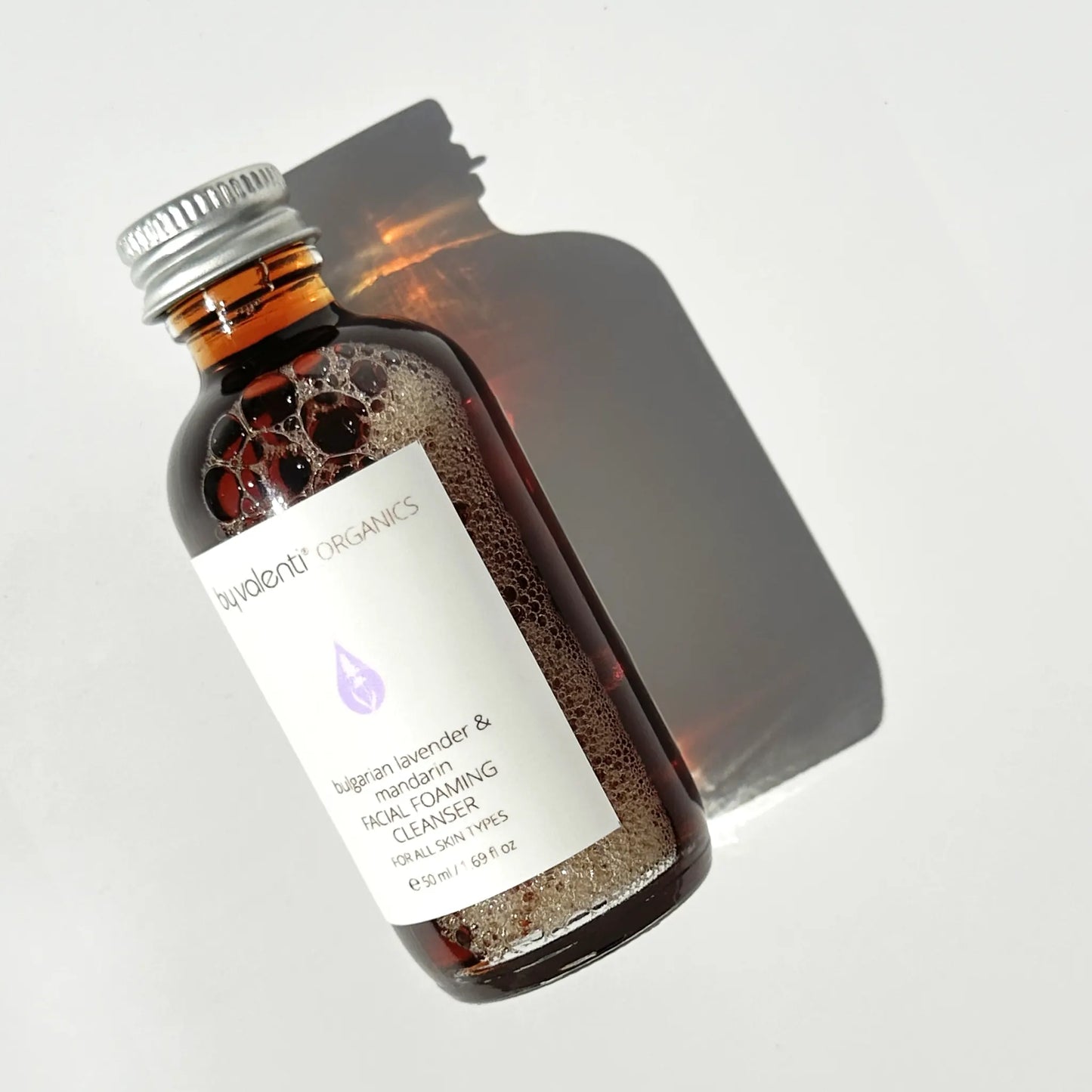 Limpiador facial espumoso de lavanda búlgara y mandarina con aceite de almendras dulces + extracto de lavanda