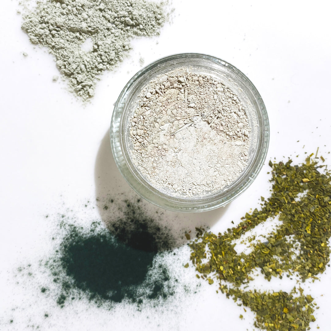 Mascarilla facial de té matcha japonés y arcilla verde francesa con arcilla verde francesa + Vitamina C + extracto de espirulina