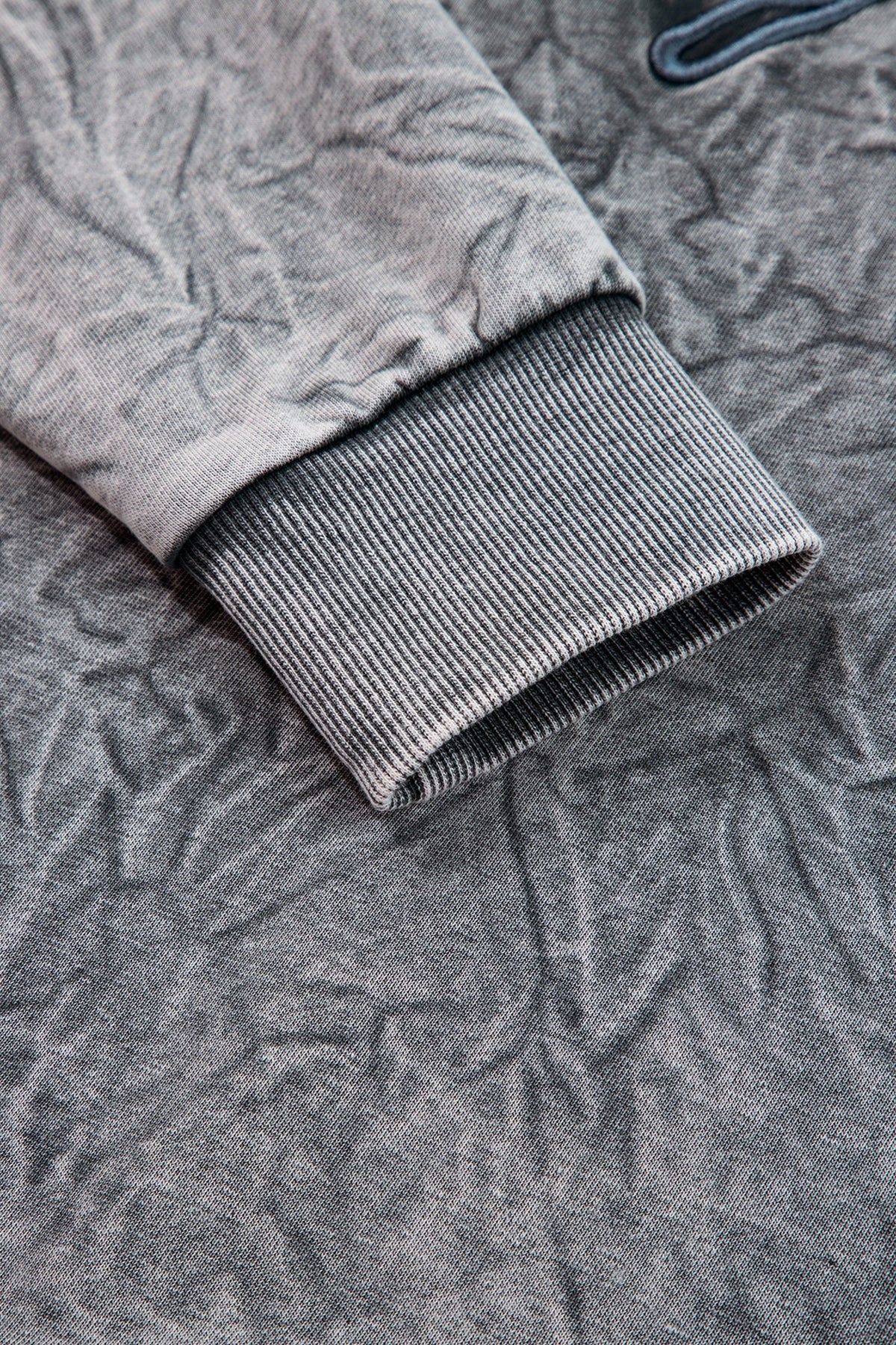 Sudadera holgada con bordado de letras "High-rise saved by grace" y lavado mineral