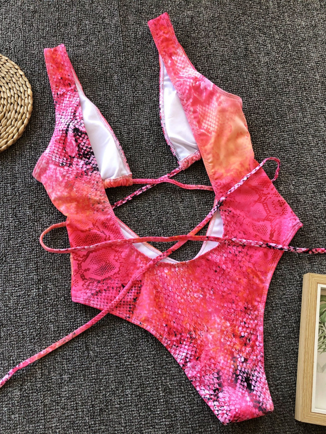 Traje de baño de una pieza escotado sin espalda con cordones
