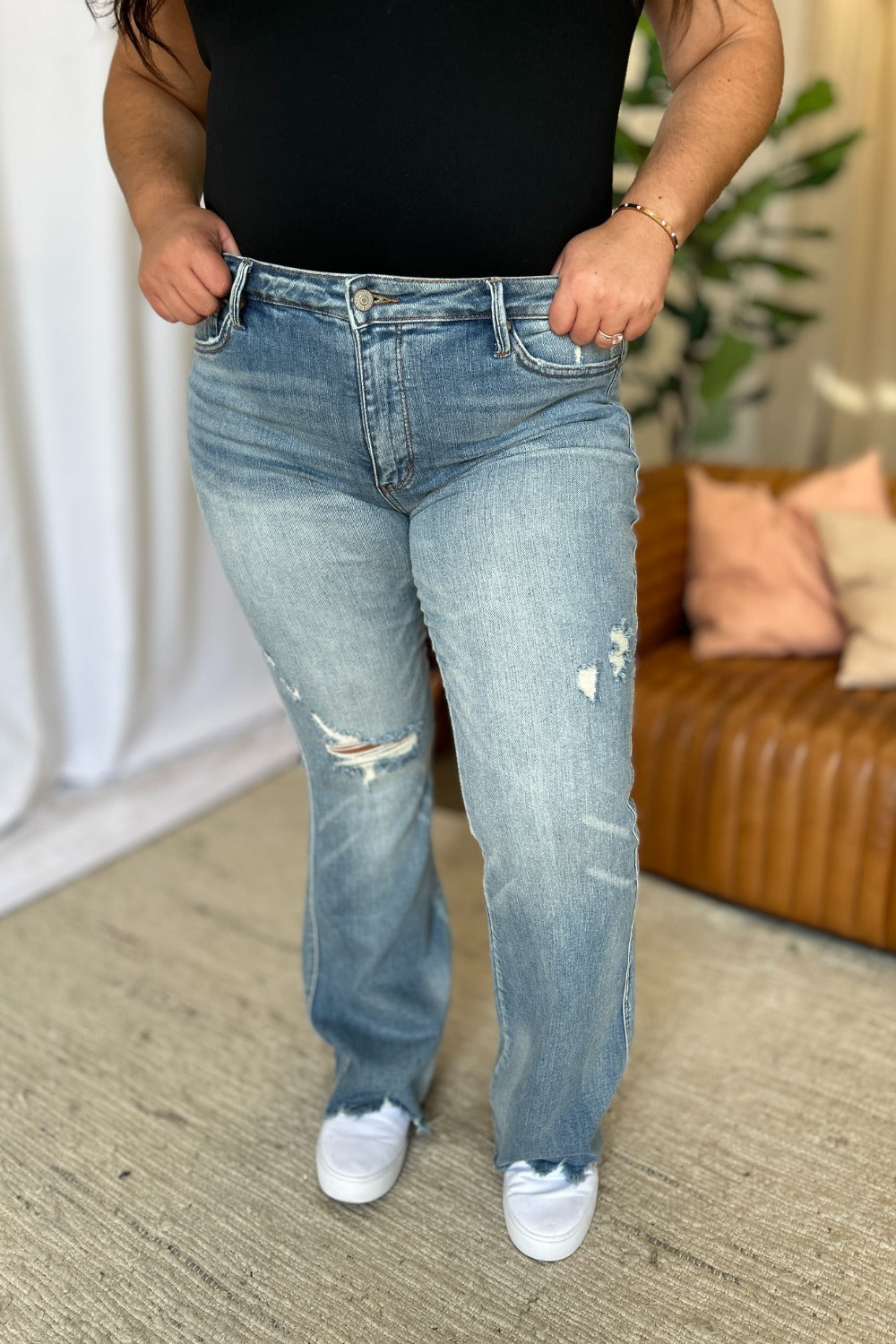 Judy Blue Talla Completa Tiro Medio Control Abdomen Acampanado Roto