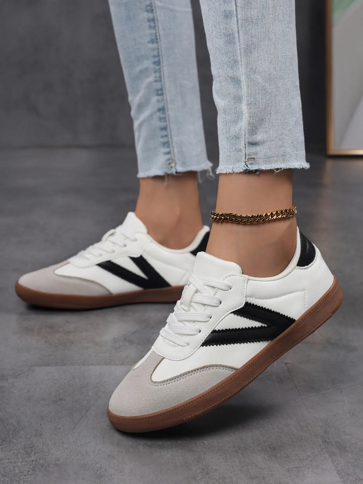 Contrast Round Toe Sneakers