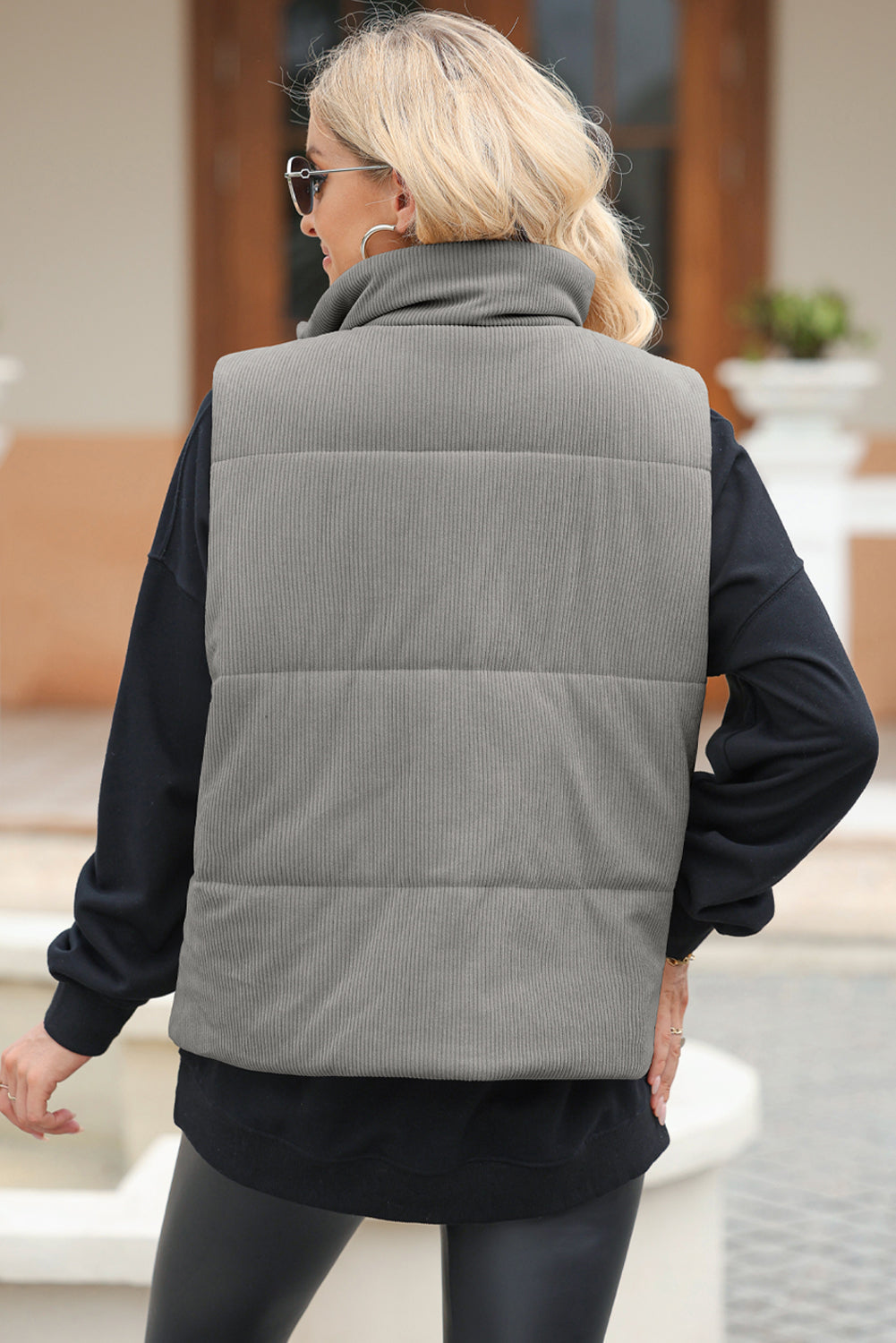 Chaleco abrigado de cuello alto con cremallera y bolsillos