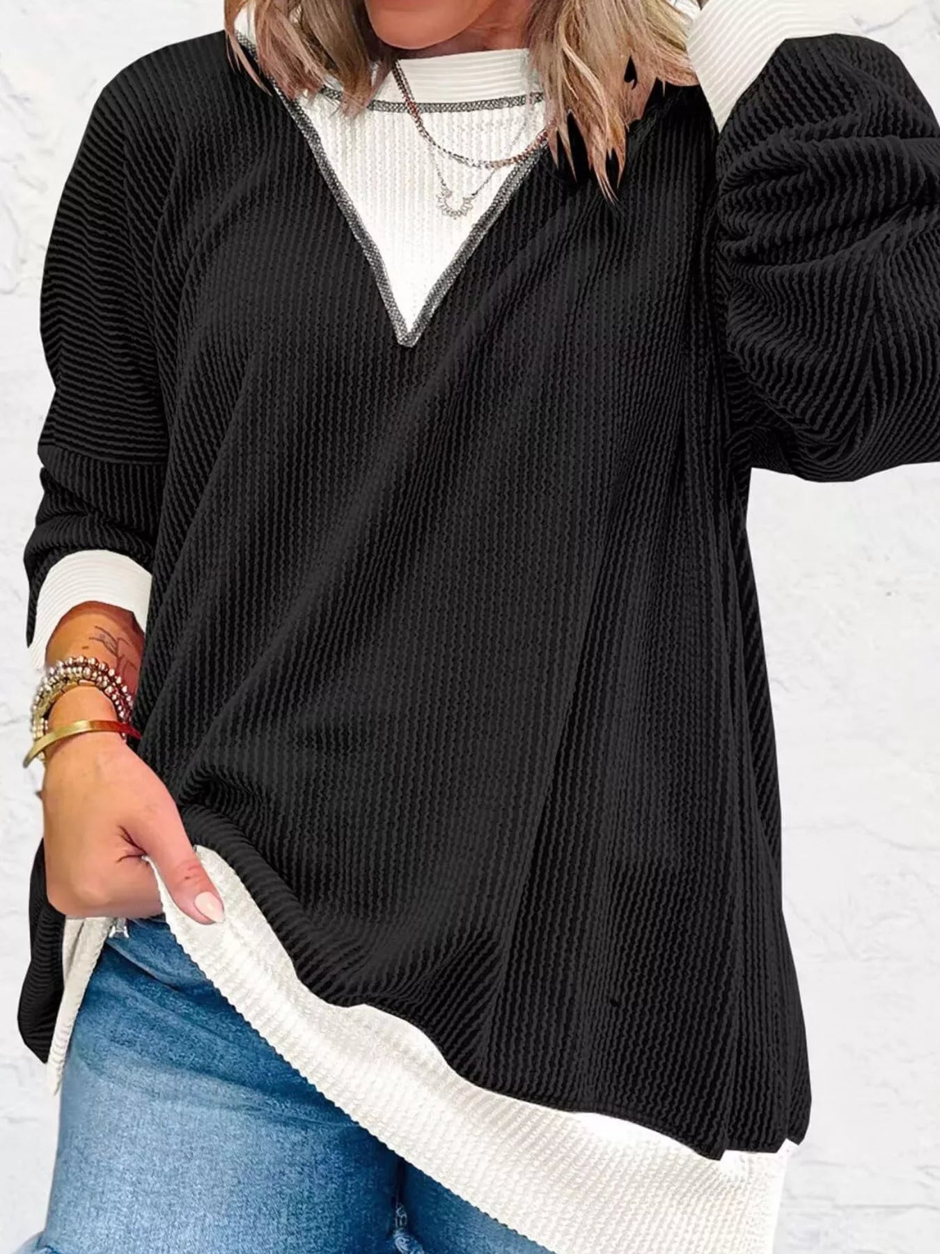 Sudadera de hombros caídos en contraste