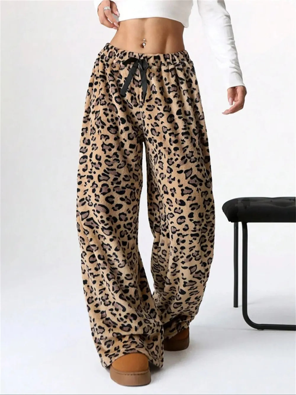 Pantalones de felpa anchos con estampado de leopardo
