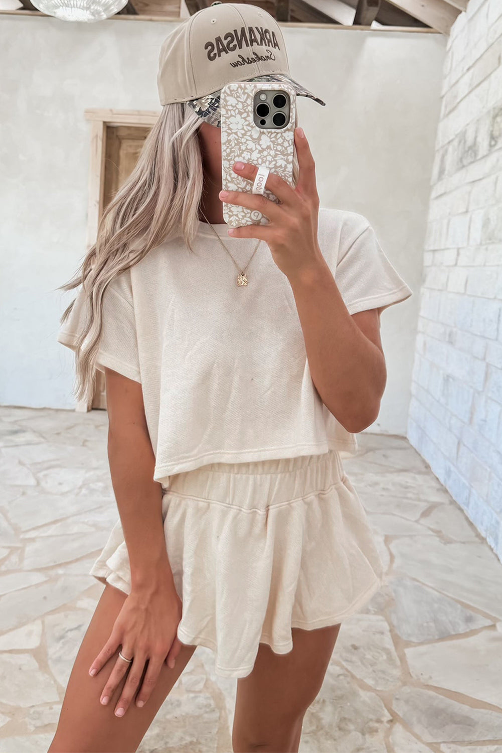 Conjunto de 2 piezas de camiseta corta y minifalda con volantes y cintura alta en color beige