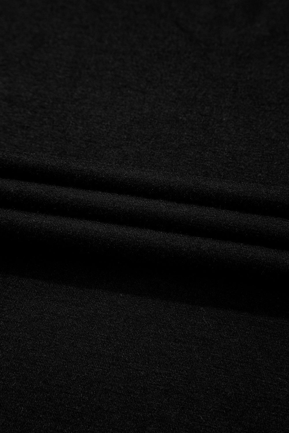 Camiseta Negra de Talla Grande con Estampado Floral de Malla y Escote en V Suelto