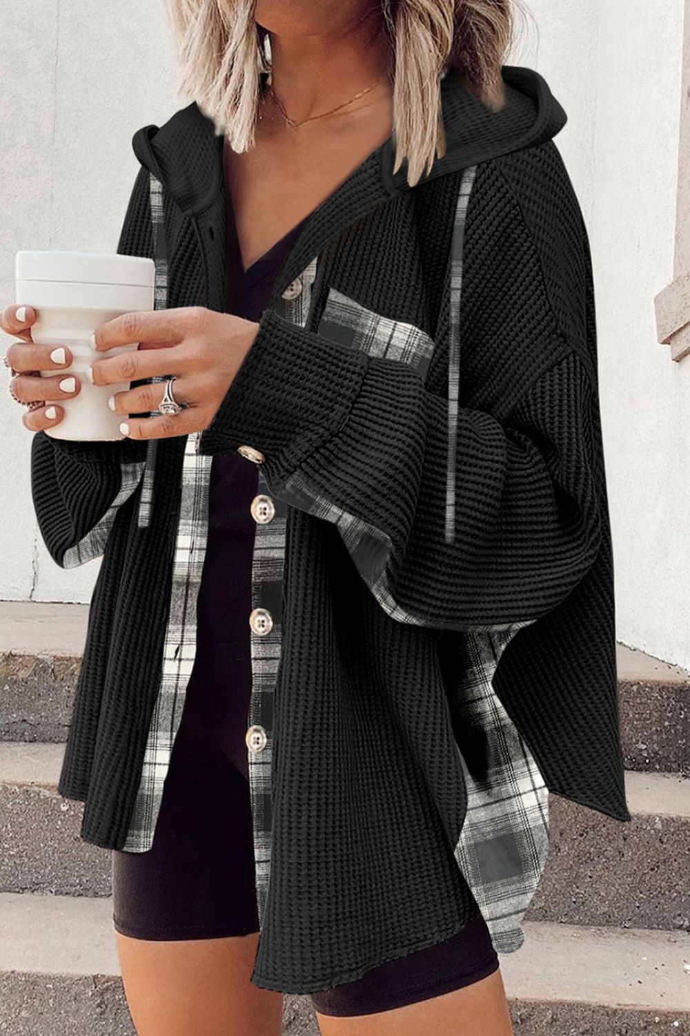 Chaqueta tipo camisa con capucha y cordón, patchwork de cuadros y tejido de gofre