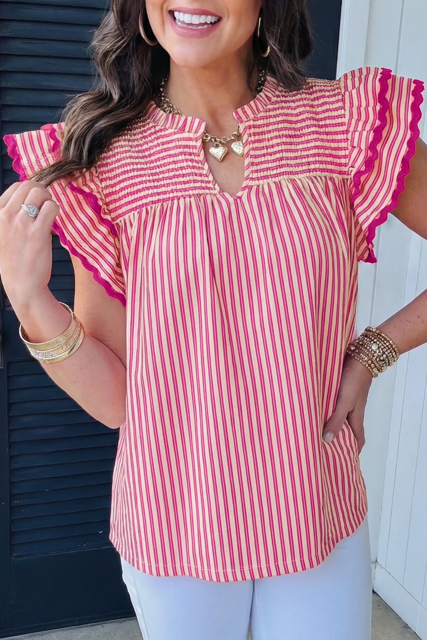 Blusa de manga corta con volantes y canesú fruncido a rayas de rosas