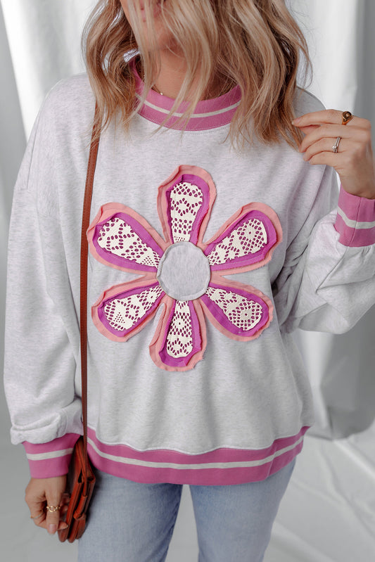 Sudadera gris de cuello redondo con estampado floral y ribetes en contraste