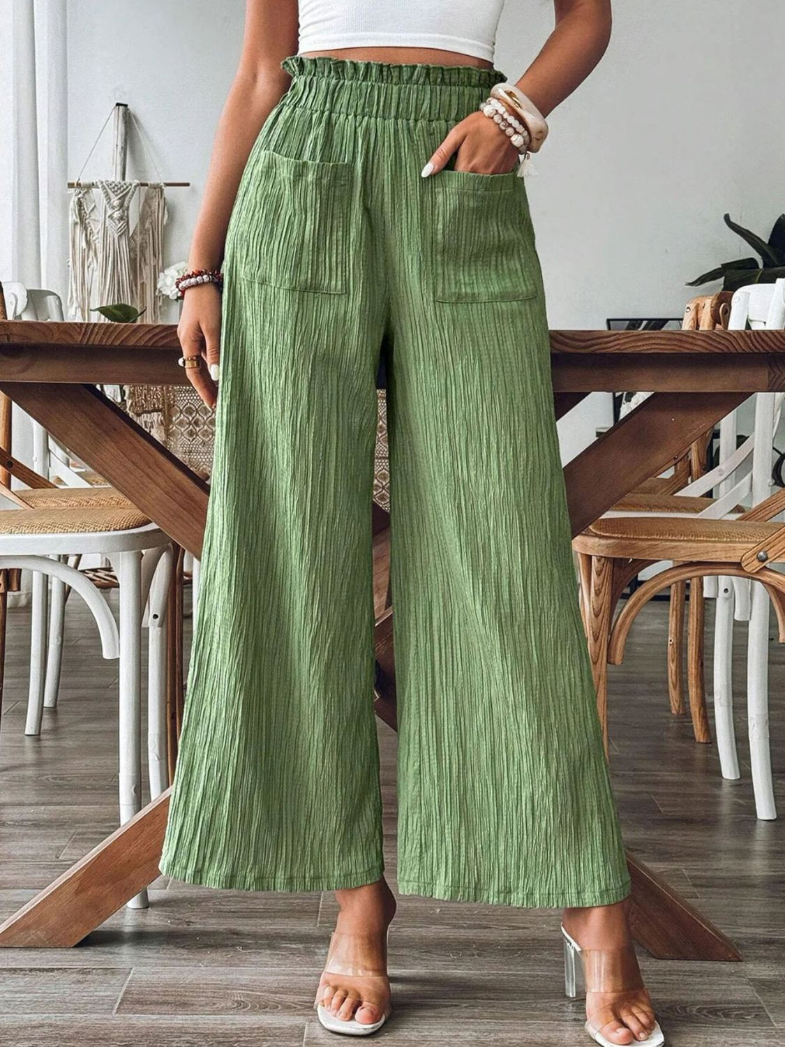 Pantalones de pernera ancha con cintura elástica y bolsillos