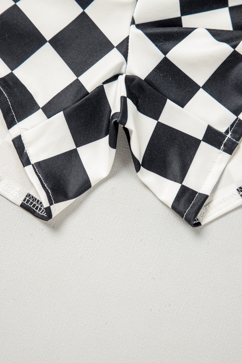 Shorts casuales de talle alto con estampado a cuadros negros