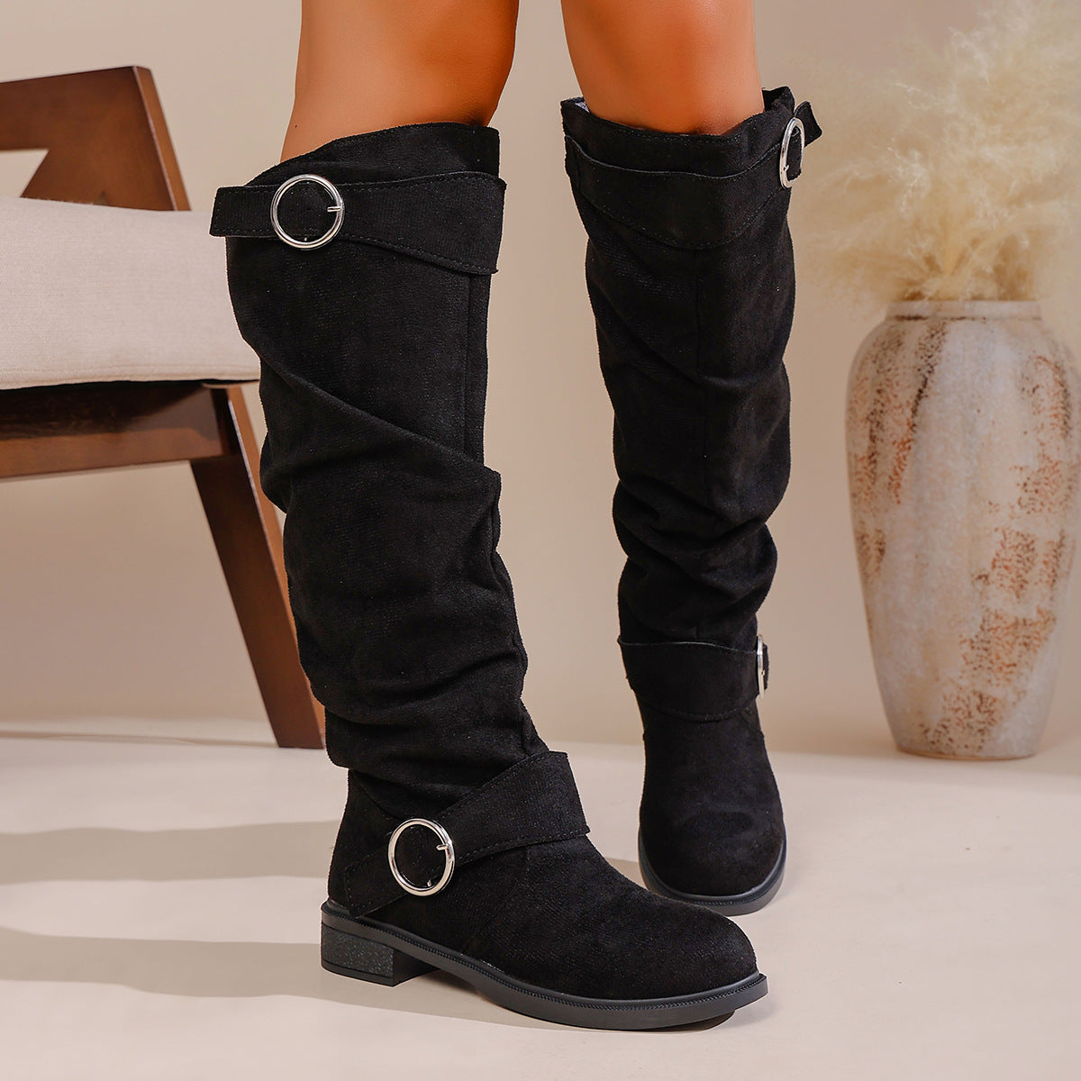 Botas vaqueras occidentales de fondo plano plisado con hebilla de cinturón