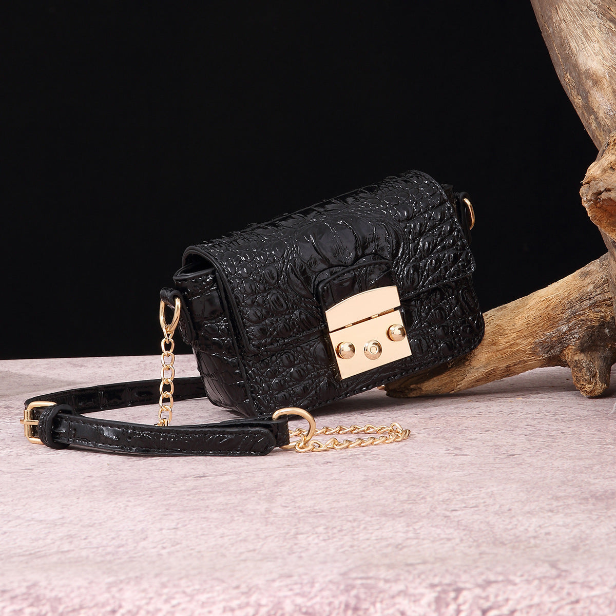 Women's Retro Crocodile-Embossed Crossbody Bag