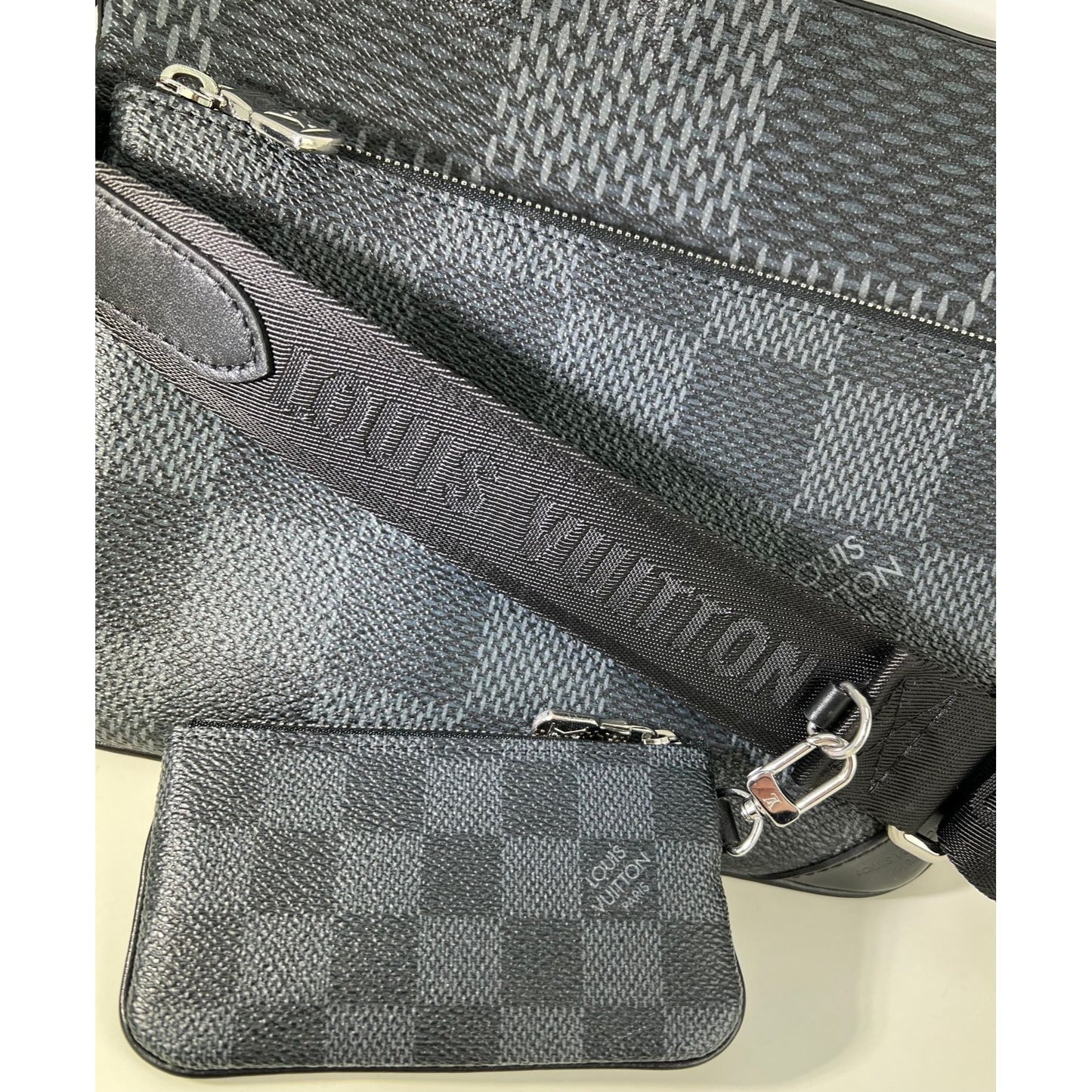 LOUIS VUITTON Trio Messenger Damier Graphite Men's Bag