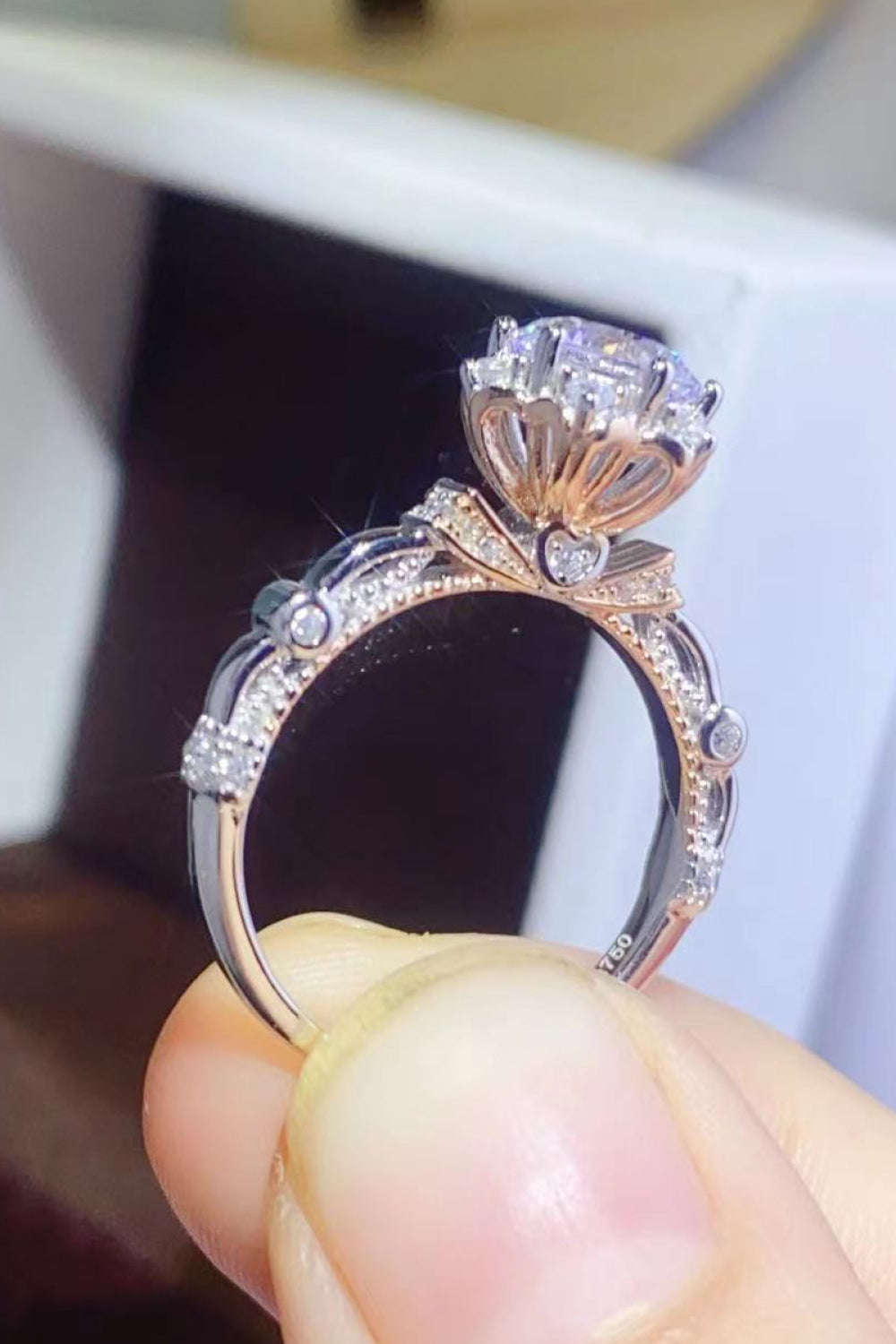 Anillo de Plata de Ley 925 con Moissanita de 1 Quilate