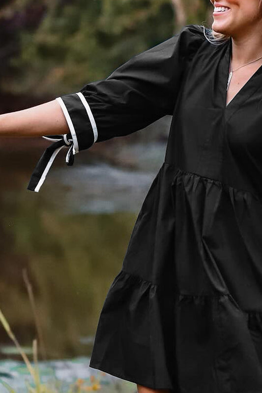 Vestido Mini de Talla Grande con Escote de Pico y Puños Atados con Ribete en Contraste Negro