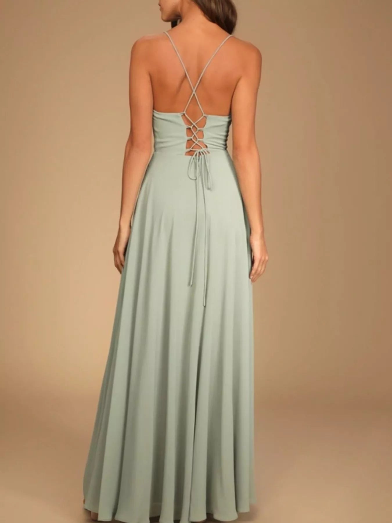Vestido largo con cuello vuelto y abertura