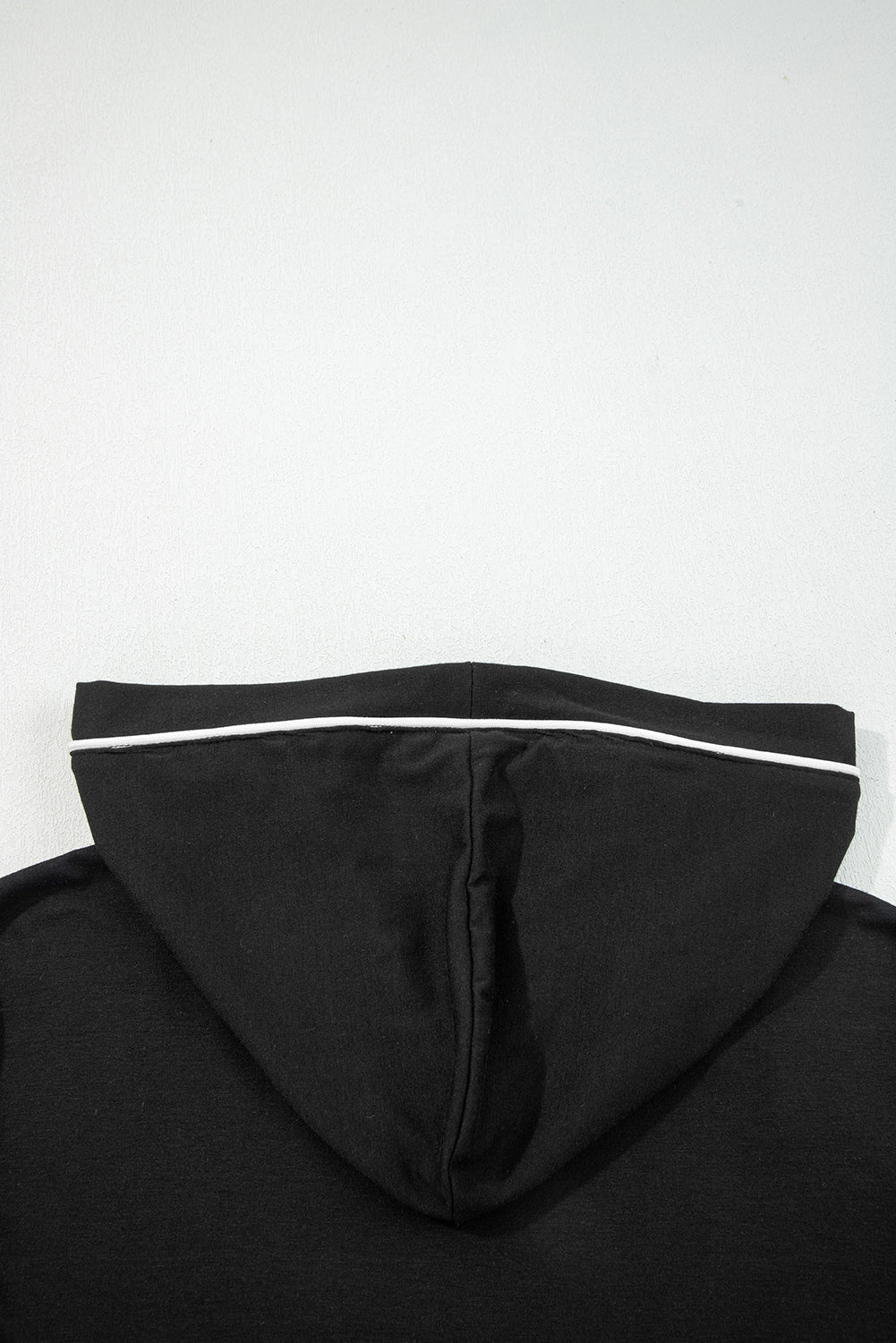 Conjunto de cárdigan con capucha y pantalones de salón con ribetes en contraste negros
