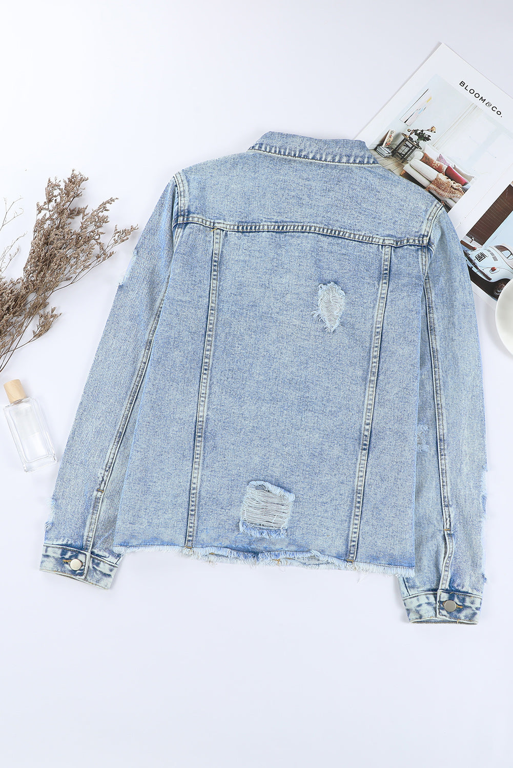 Chaqueta Vaquera Azul Claro Desgastada Rota con Bajo Sin Rematar y Botones