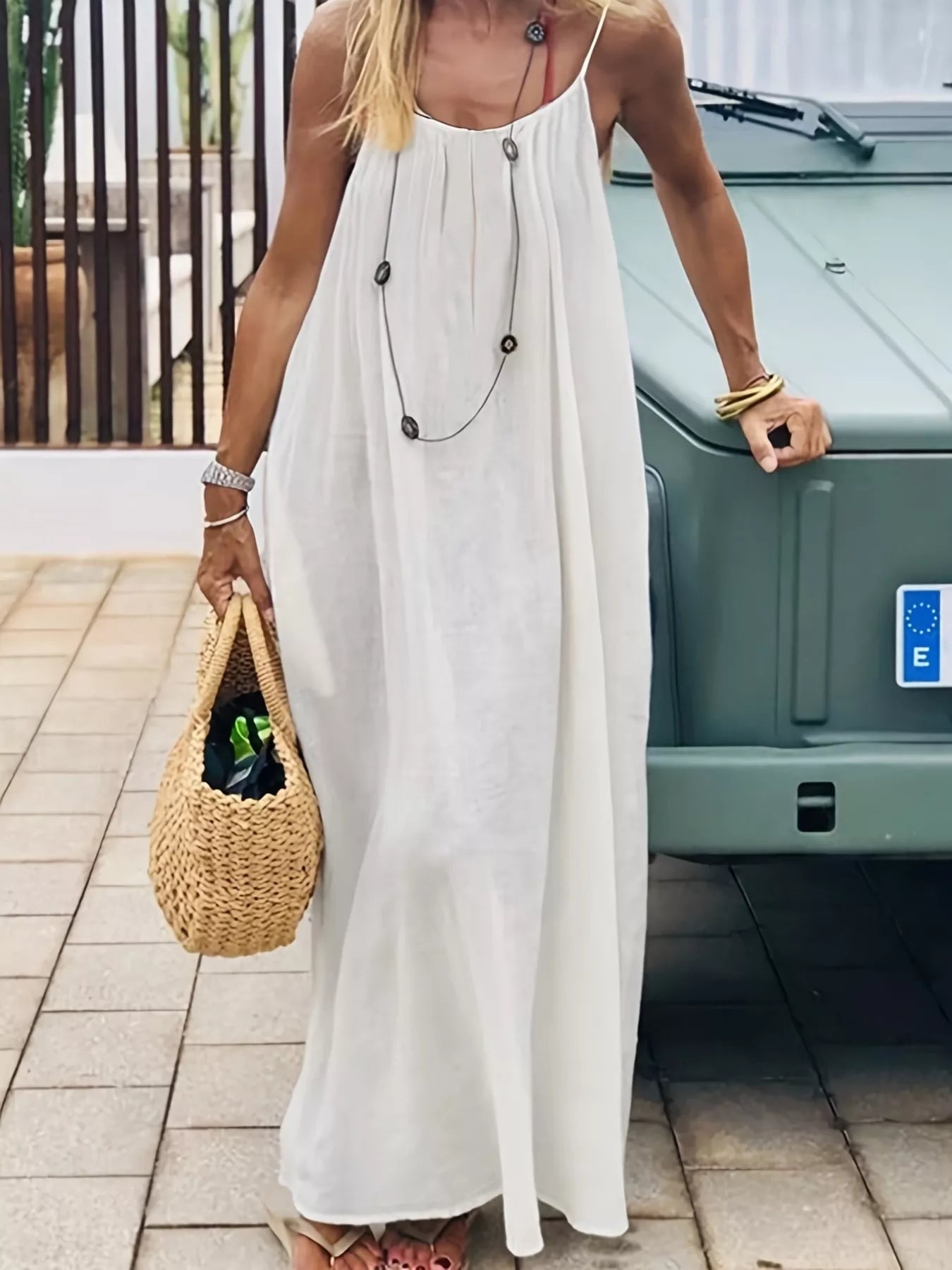Vestido maxi sin espalda con cuello redondo